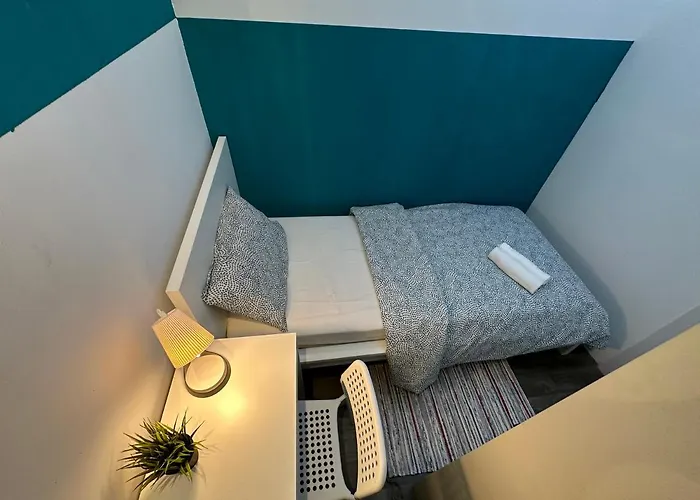 Epic Partition Room In Barsha Near Metro